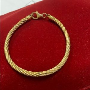 Gold tone bracelet